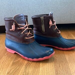 Sperry Saltwater Duck rain boots. Leather upper. Pink and blue.